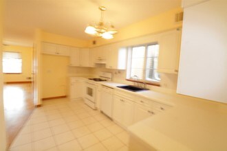 87 COTTAGE St in Bayonne, NJ - Building Photo - Building Photo