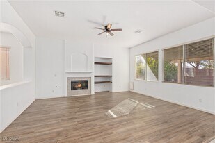 9325 Dorrell Ln in Las Vegas, NV - Building Photo