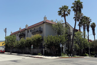 102 S Manhattan Pl in Los Angeles, CA - Building Photo - Primary Photo