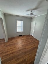 2 Clinton St in Easthampton, MA - Foto de edificio - Building Photo