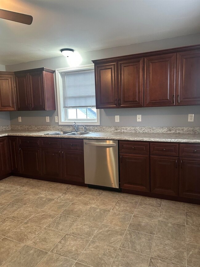 56 Exeter Ave in Manchester, NH - Building Photo - Building Photo