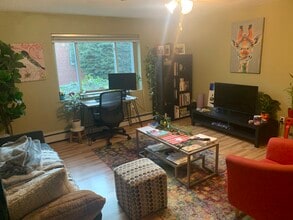 26 Bryon Rd, Unit #1 in Chestnut Hill, MA - Building Photo - Building Photo