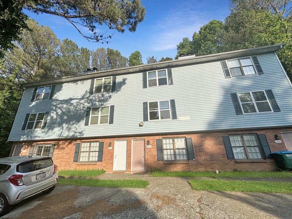 3036 Destin Cir in Snellville, GA - Building Photo