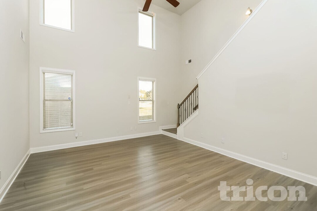 404 Ireland Ln in Dallas, GA - Building Photo