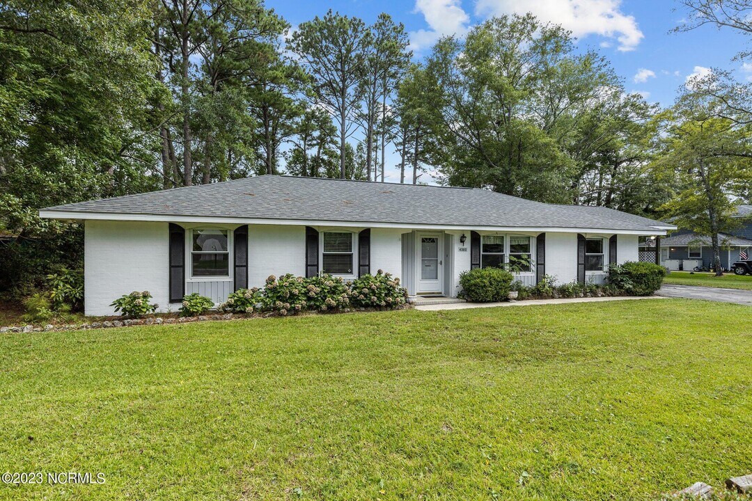 4303 Country Club Rd in Morehead City, NC - Building Photo