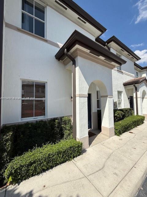 8159 W 36th Ave in Hialeah, FL - Building Photo