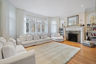 29 Ave. Church Hill in Westmount, QC - Building Photo