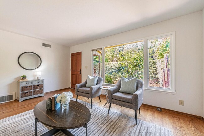 1994 Menalto Ave in Menlo Park, CA - Building Photo - Building Photo