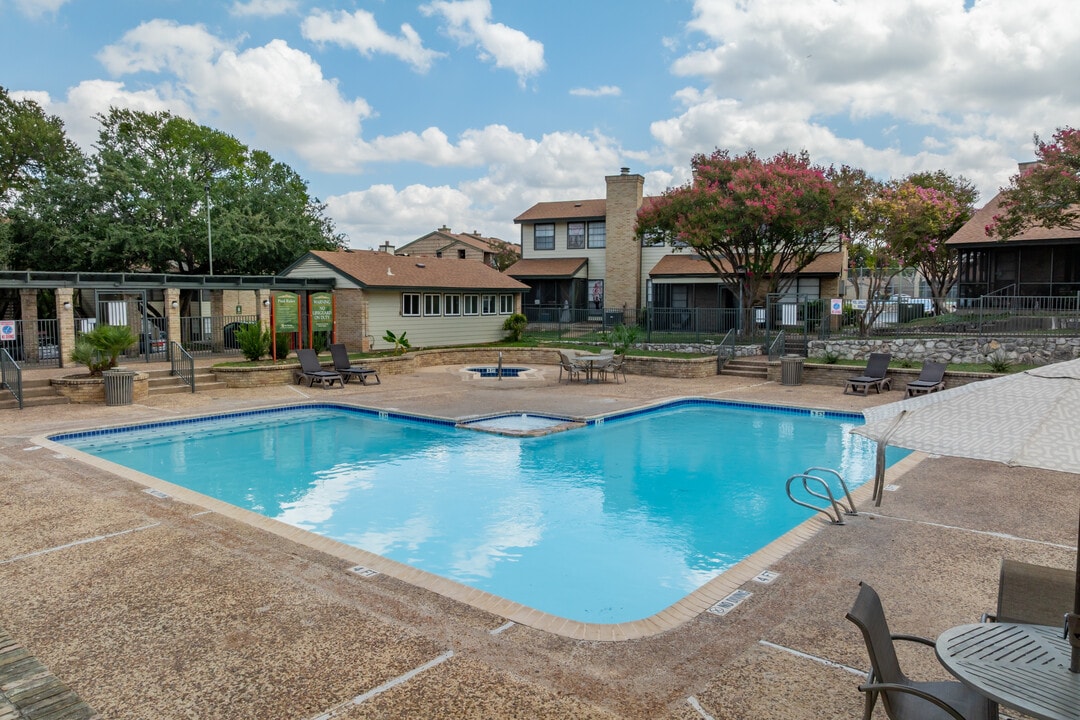 Camino Real San Antonio in San Antonio, TX - Foto de edificio