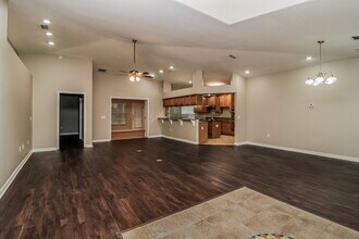 4749 Abaco Dr in Tavares, FL - Foto de edificio - Building Photo