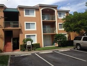 1220 Wildwood Lakes Blvd-Unit -106 in Naples, FL - Building Photo - Building Photo