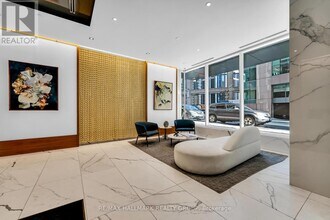 101-1101 Queen St in Ottawa, ON - Building Photo - Building Photo