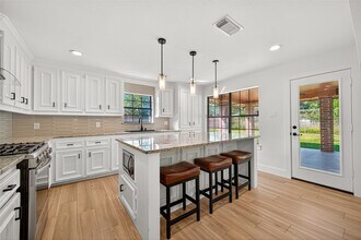 11507 Oak Valley Dr in Houston, TX - Building Photo - Building Photo