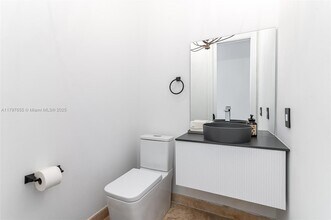 1309 Middle River Dr in Fort Lauderdale, FL - Building Photo - Building Photo