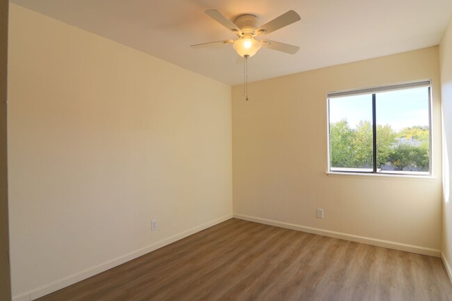 2955 Lakeside Dr in Reno, NV - Building Photo - Building Photo