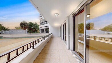 13953 Kendale Lakes Cir in Miami, FL - Building Photo - Building Photo