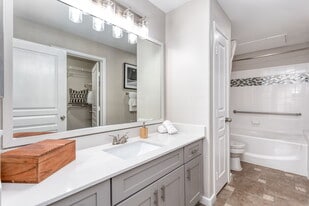 Niche in San Antonio, TX - Building Photo