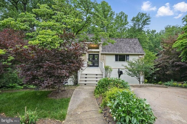 property at 1406 Colleen Ln