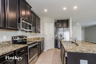 15413 Auburn Woods Ln, Unit 3 in Ruskin, FL - Foto de edificio - Building Photo