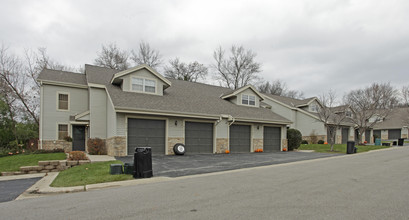 Dale Creek Apartments in Greendale, WI - Building Photo - Building Photo