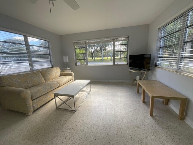 9053 SE Adonis St in Hobe Sound, FL - Building Photo - Building Photo