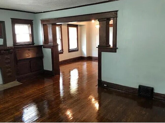 4920 College Ave in Kansas City, MO - Building Photo - Building Photo