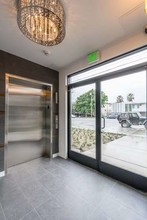 6844 Woodman Ave in Van Nuys, CA - Building Photo - Lobby