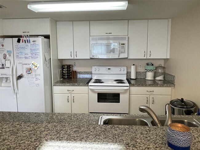 1555 N Treasure Dr in North Bay Village, FL - Building Photo - Building Photo