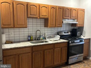 2250 N Lambert St in Philadelphia, PA - Building Photo - Building Photo