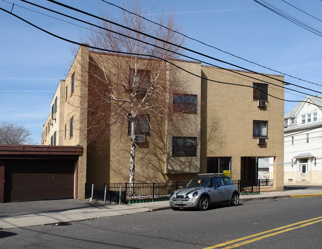 7117 Park Ave in North Bergen, NJ - Building Photo - Building Photo