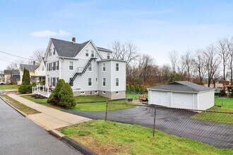 42 Antonio Ave, Unit 2nd Floor in Meriden, CT - Building Photo - Building Photo