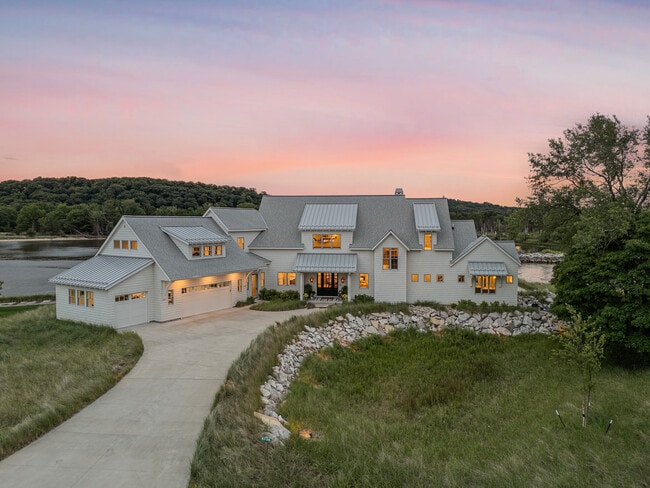 6736 Saugatuck Bch Rd in Saugatuck, MI - Building Photo - Building Photo