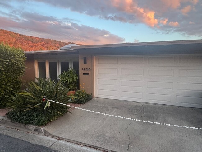 1220 Anacapa Way in Laguna Beach, CA - Building Photo - Building Photo