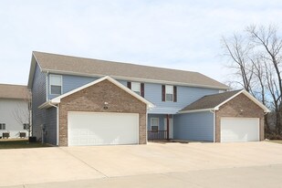 The Row Apartments in Columbia, MO - Building Photo