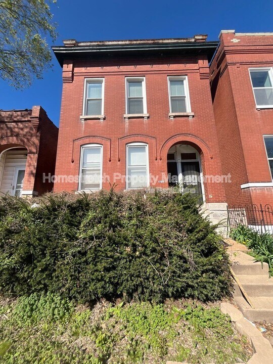 3233 Oregon Ave in St. Louis, MO - Building Photo