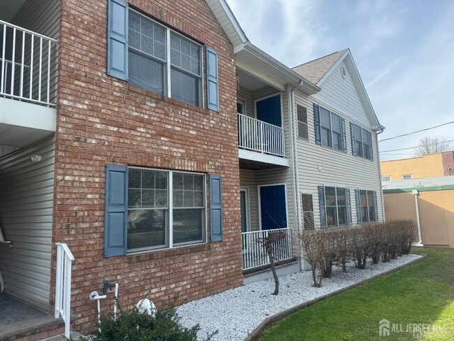 449 Avenel St in Woodbridge Township, NJ - Building Photo - Building Photo