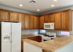 604 Ryan Peak Ln in Henderson, NV - Building Photo - Building Photo