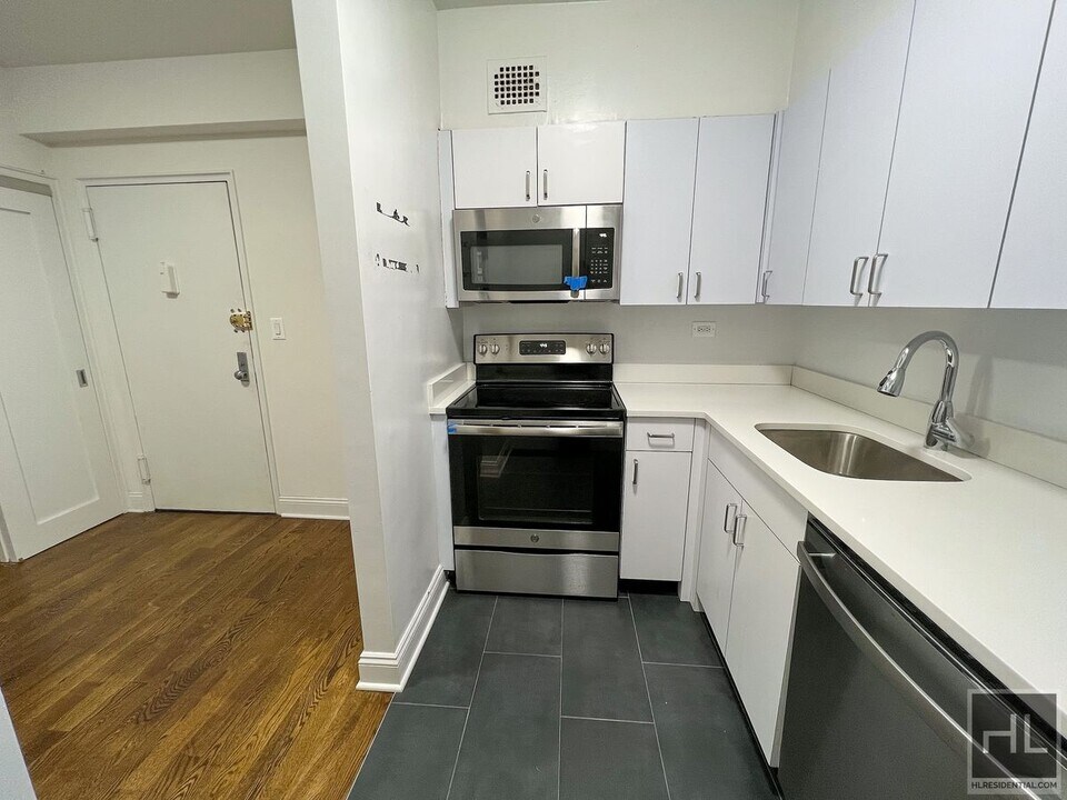 EAST 69 STREET in New York, NY - Building Photo