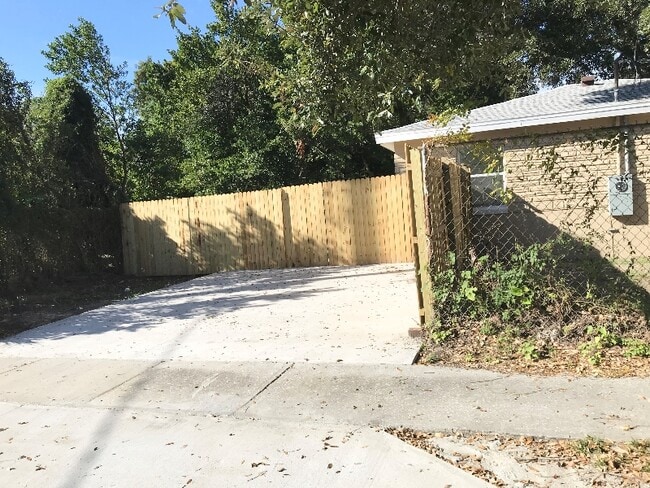 3619 E 33rd Ave in Tampa, FL - Foto de edificio - Building Photo