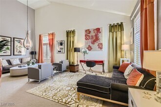 8609 Invierno Cir in Las Vegas, NV - Building Photo - Building Photo