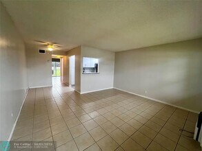 55 Cambridge E in West Palm Beach, FL - Foto de edificio - Building Photo