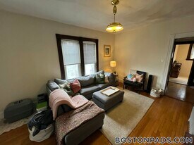 211 Holland St, Unit 2 in Somerville, MA - Building Photo