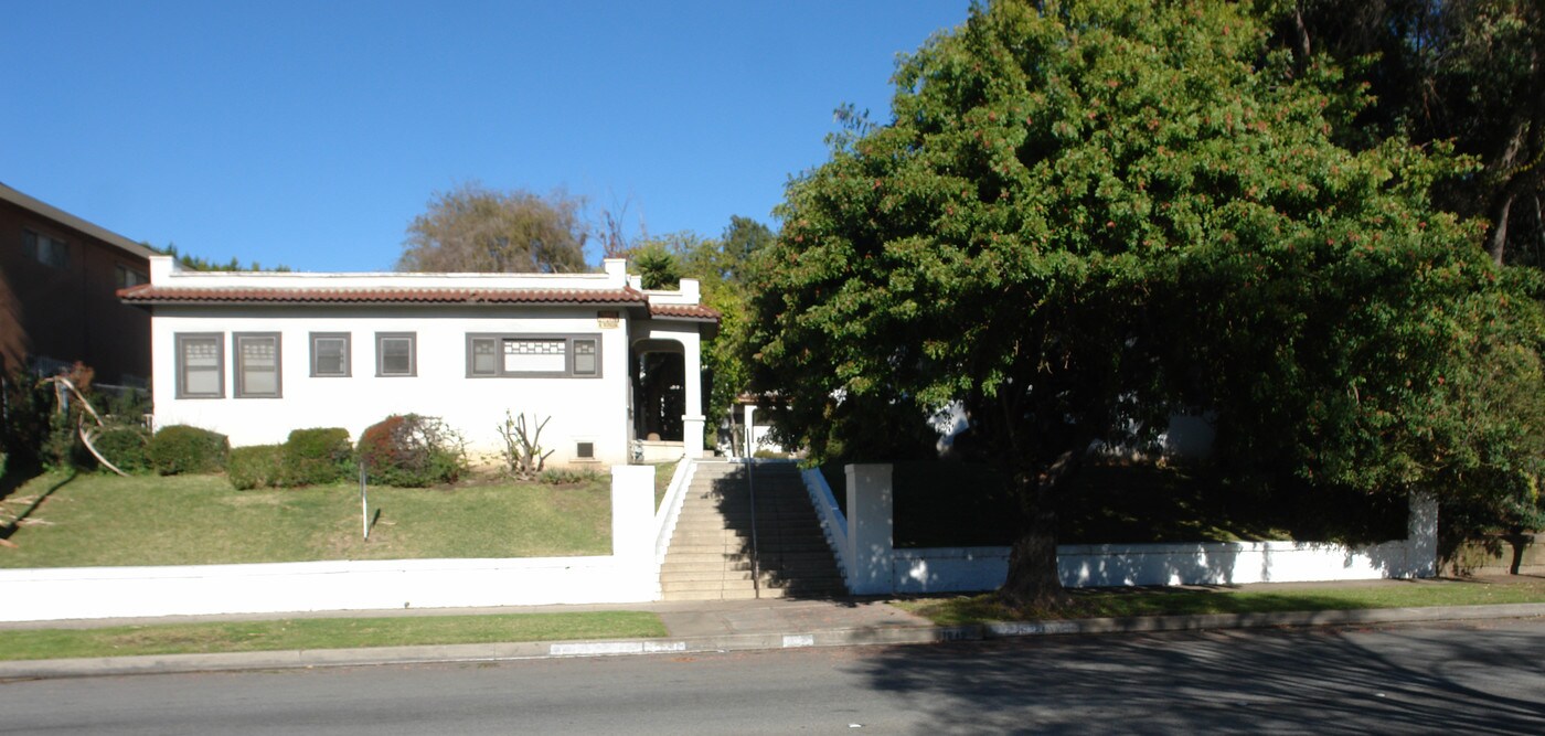 1236 Huntington Dr in South Pasadena, CA - Foto de edificio