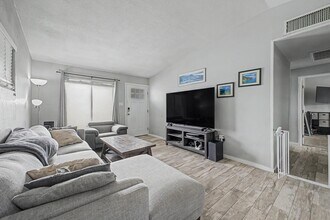 2025 E Howe Ave in Tempe, AZ - Foto de edificio - Building Photo