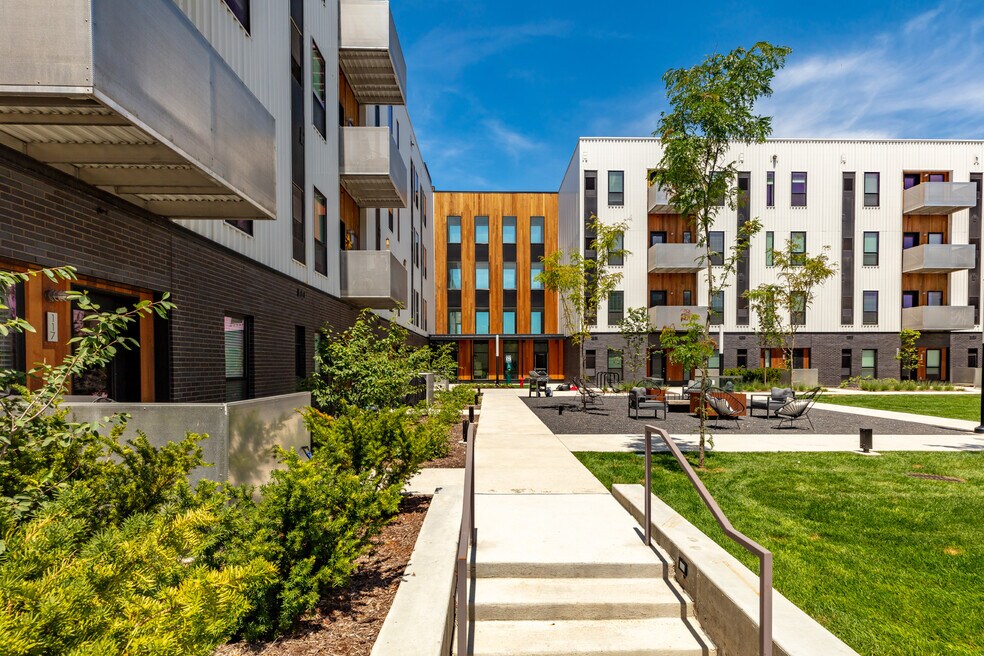 Park Fleur Apartments and Nearby Des Moines Apartments For Rent Des