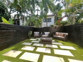 3220 W Trade Ave in Miami, FL - Building Photo - Building Photo