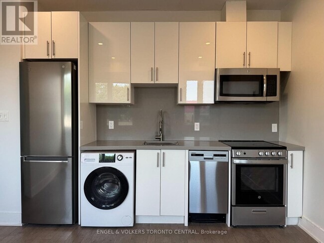 property at 1415-1415 Gerrard St E