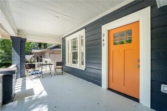 943 Rose Cir SW in Atlanta, GA - Building Photo - Building Photo