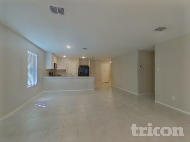 11828 Mancos Trl, Unit 2955 W Lawrence Street, Apt E-05 in Rhome, TX - Foto de edificio - Building Photo