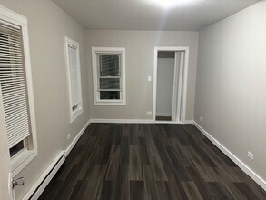 354 N Ottawa St-Unit -Unit-2S-For Rent in Joliet, IL - Building Photo - Building Photo